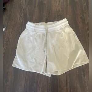 Lululemon cinchable waist shorts